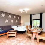 In Ardennes With Scenic Terrace 펜션 상트비스