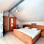 펜션 In Ardennes With Scenic Terrace