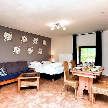 In Ardennes With Scenic Terrace Casa de Férias Heuem